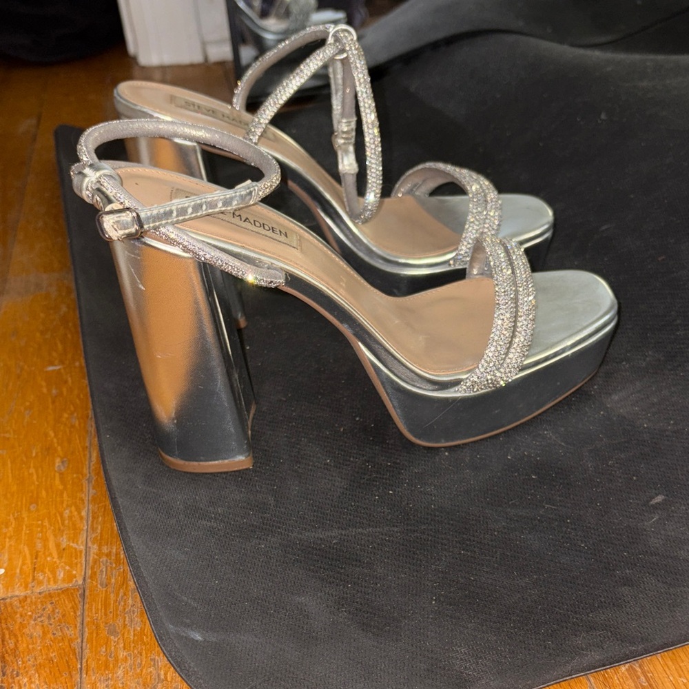 Steve Madden Metallic Gold Block Heels - Picture 3 of 7